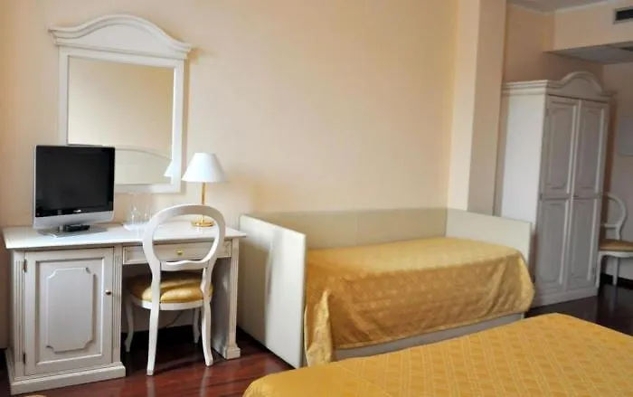إنترناتيونال 3* إيزِيو